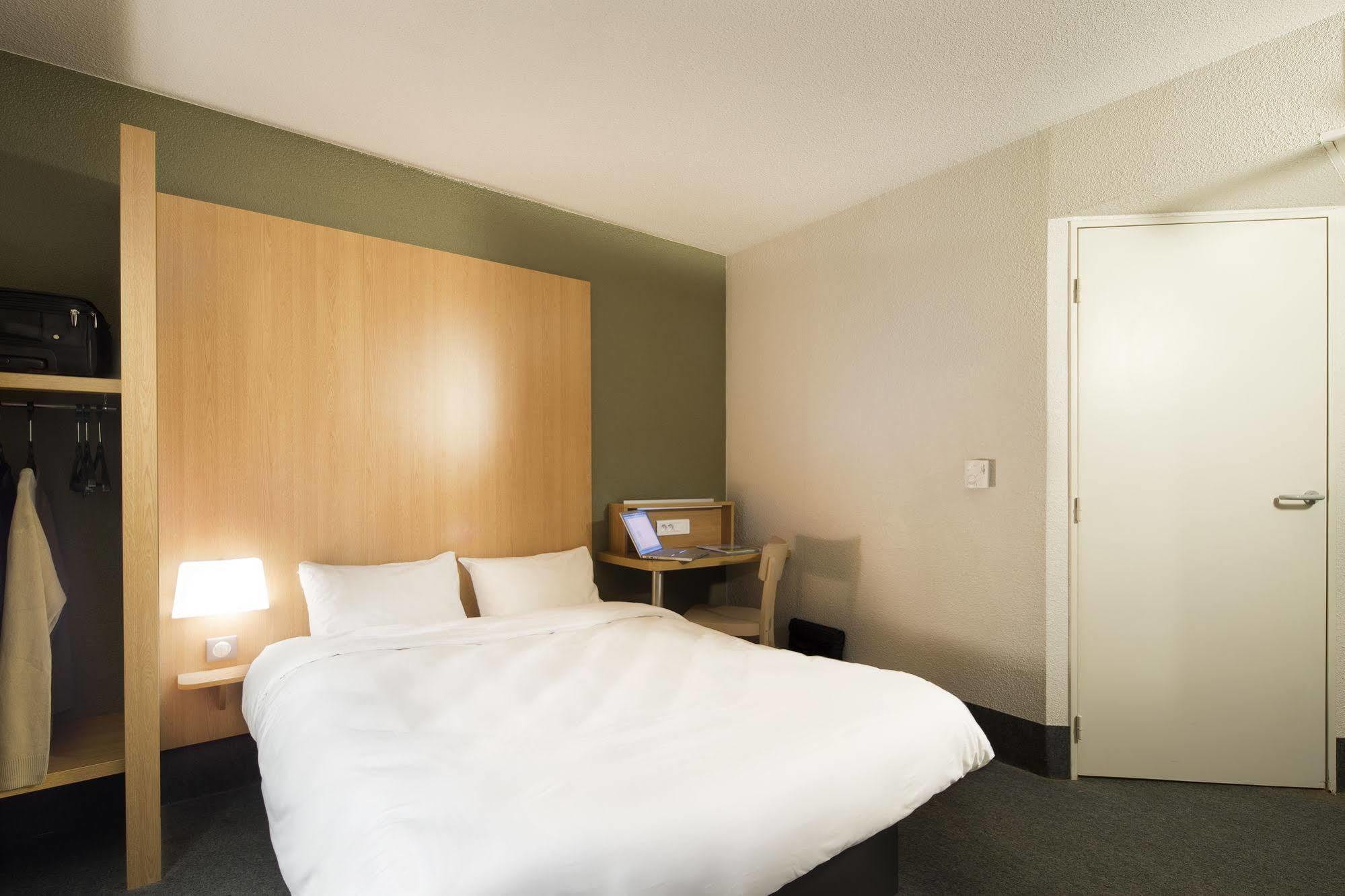 B&B Hotel Pau Lescar Bagian luar foto