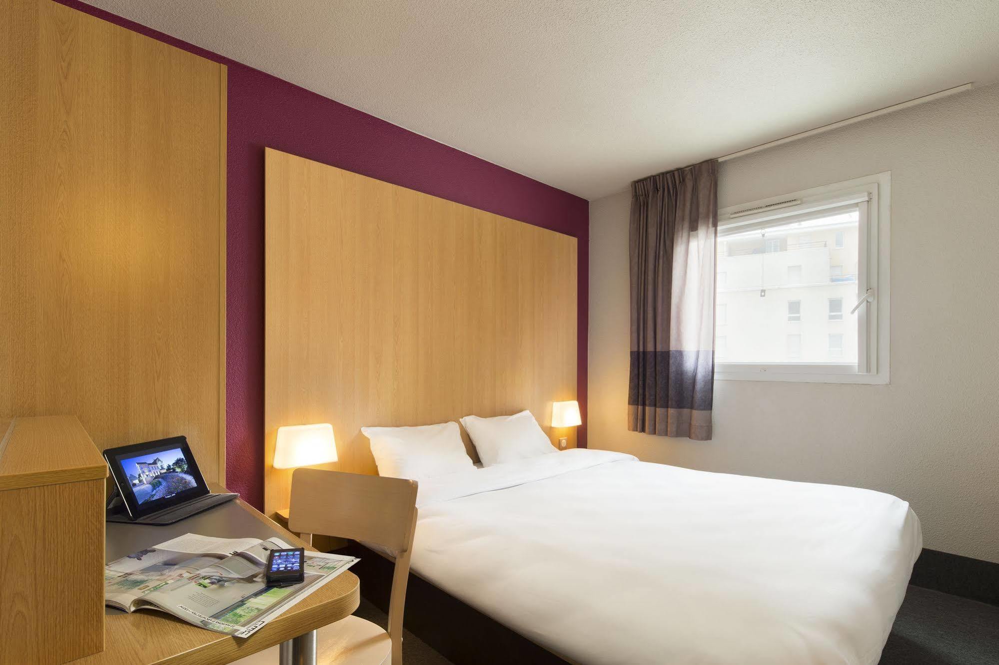 B&B Hotel Pau Lescar Bagian luar foto